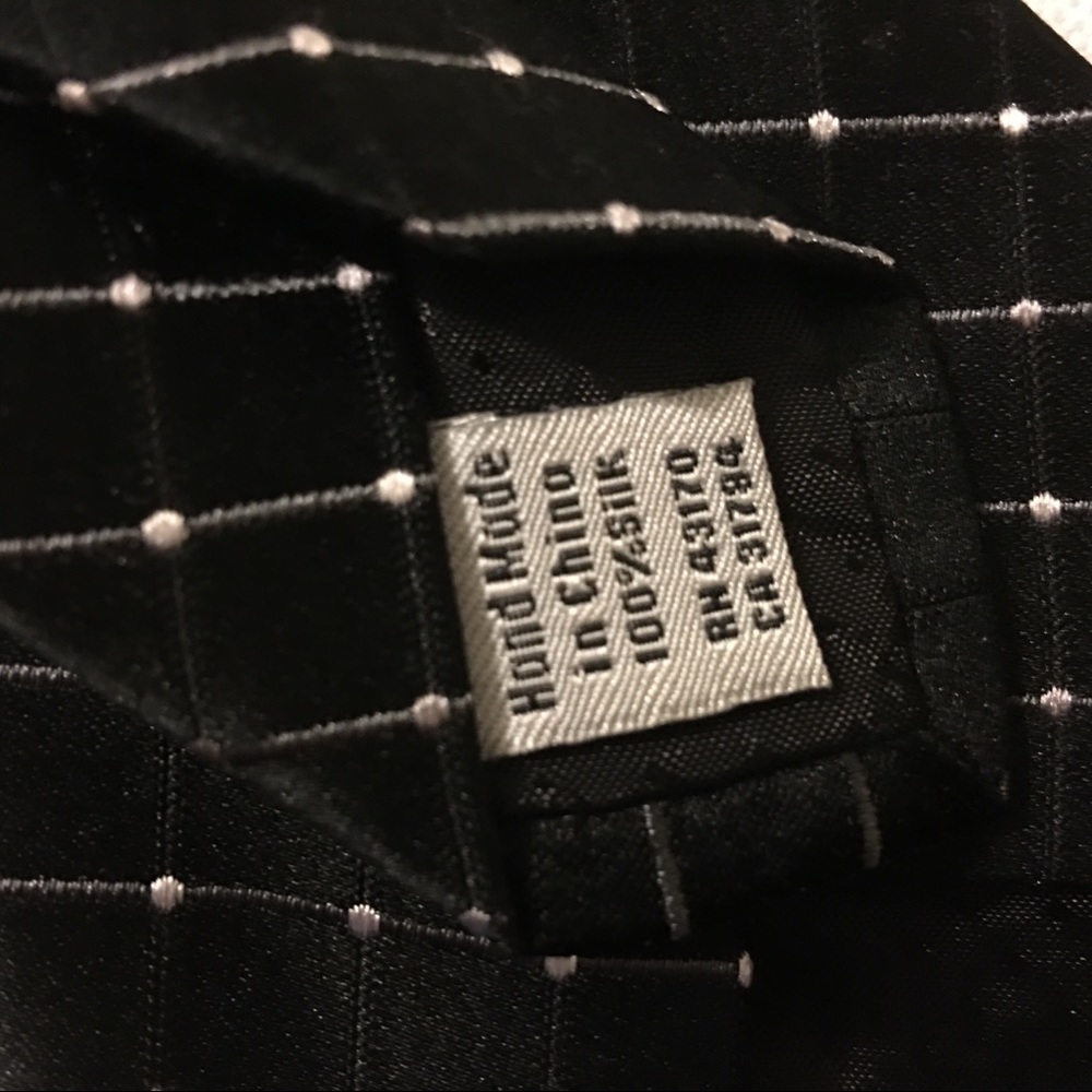 Geoffrey Beene • Silk Tie - Picture 5 of 5
